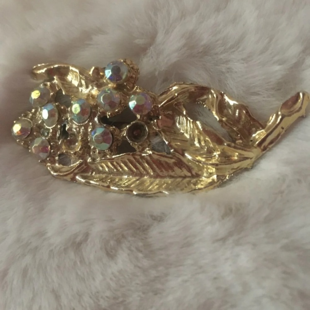 Gold pin